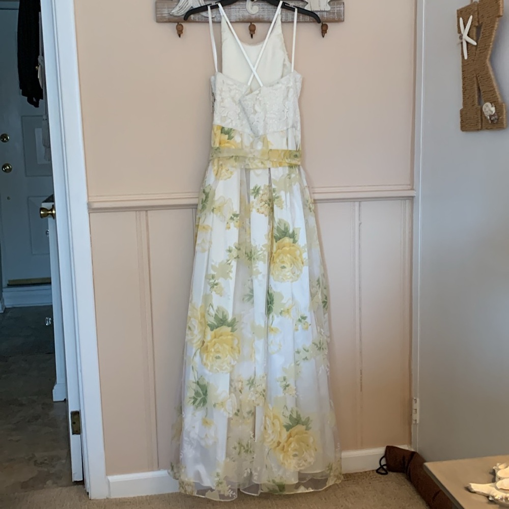 Eliza J Evening Gown - Picture 6 of 7